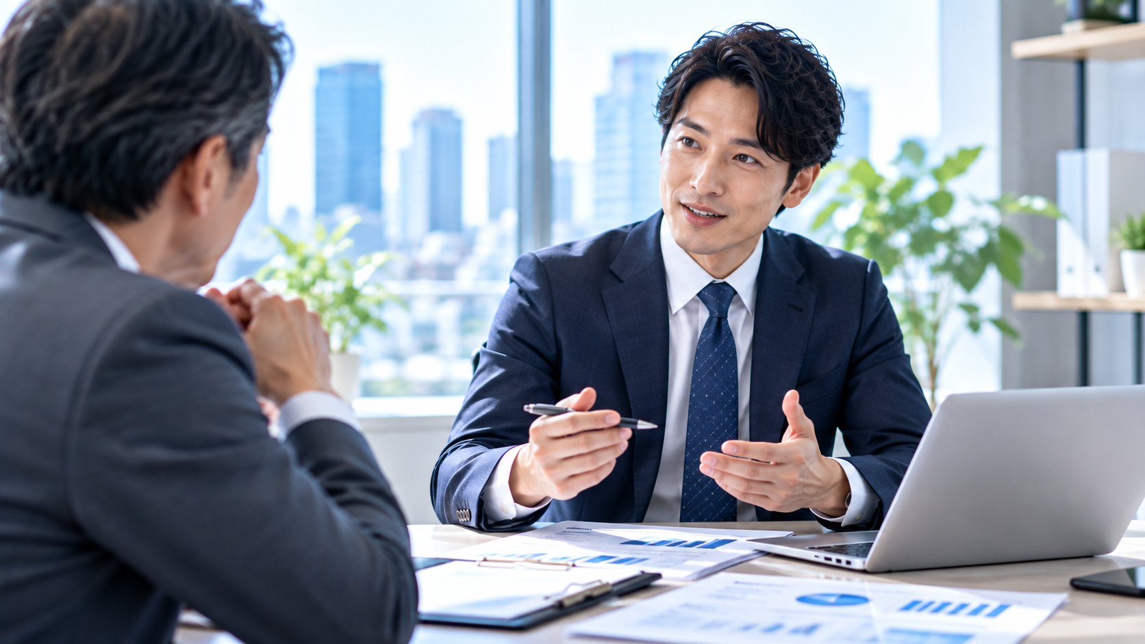 経営相談を行うコンサルタント