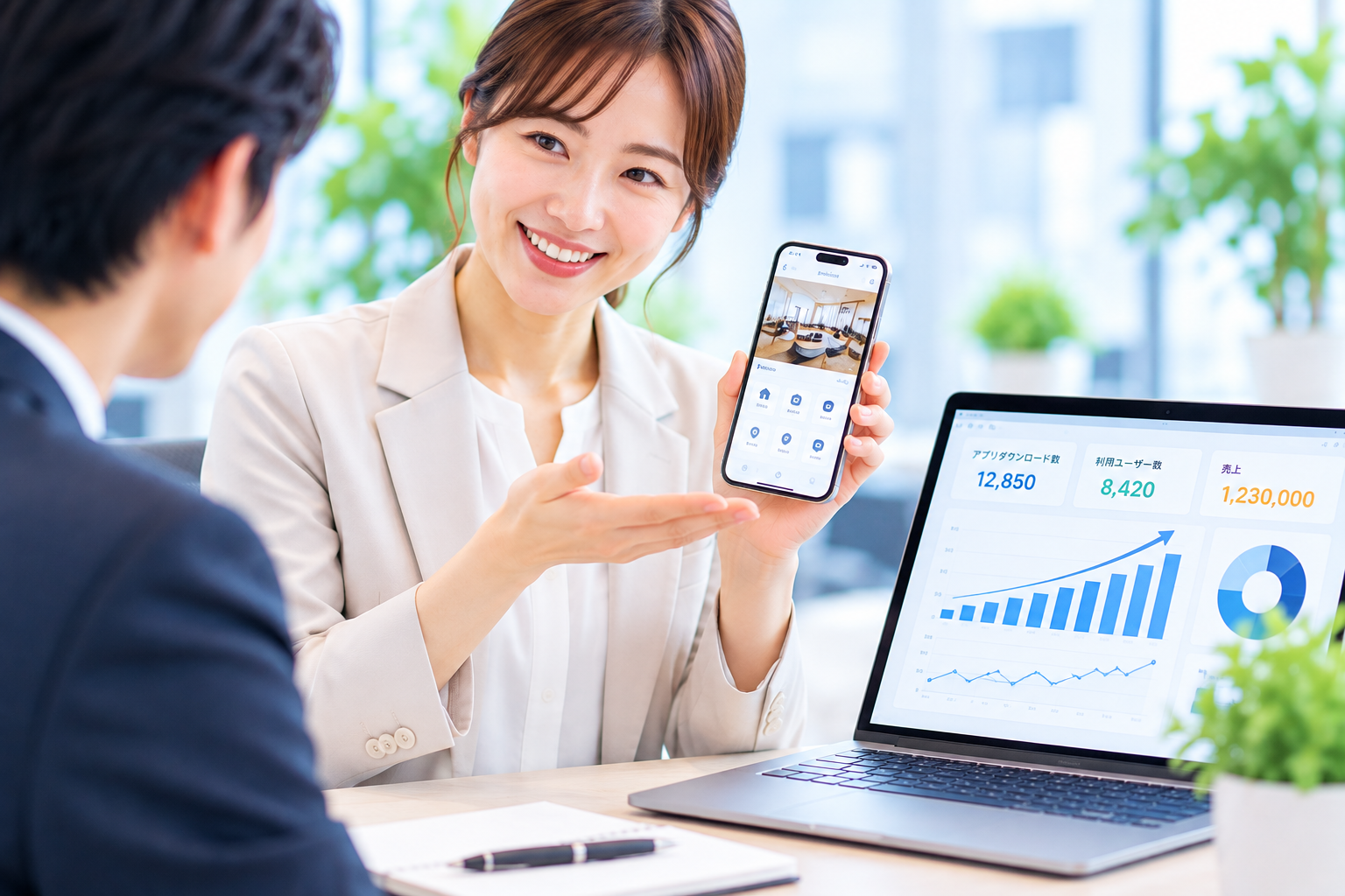 完成したアプリを紹介し販売活動を始める様子